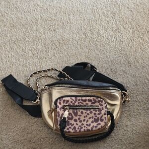 STEVE MADDEN GOLD METALLIC LEOPARD ACCENT BELT BAG